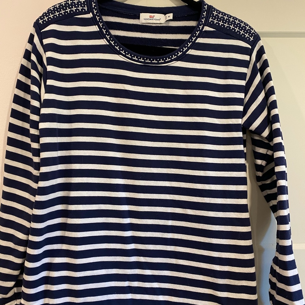 Vineyard Vines sweatshirt